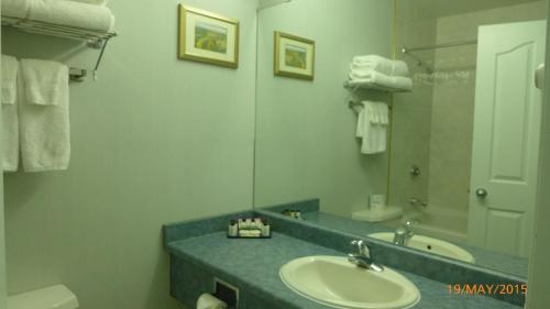 The Bridgeport Inn Fort Mcmurray Zewnętrze zdjęcie